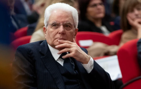 Sergio Mattarella, il retroscena: l'irritazione per le veline di Rocco Casalino, un caso al Quirinale