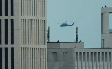 Iran, la diretta. Qatar: "Siamo sotto attacco aereo". Macron autorizza l'uso delle basi