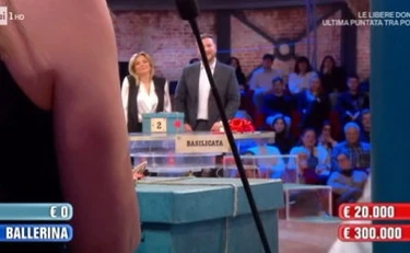 Affari tuoi, "Godo!": come viene umiliato Tommasone