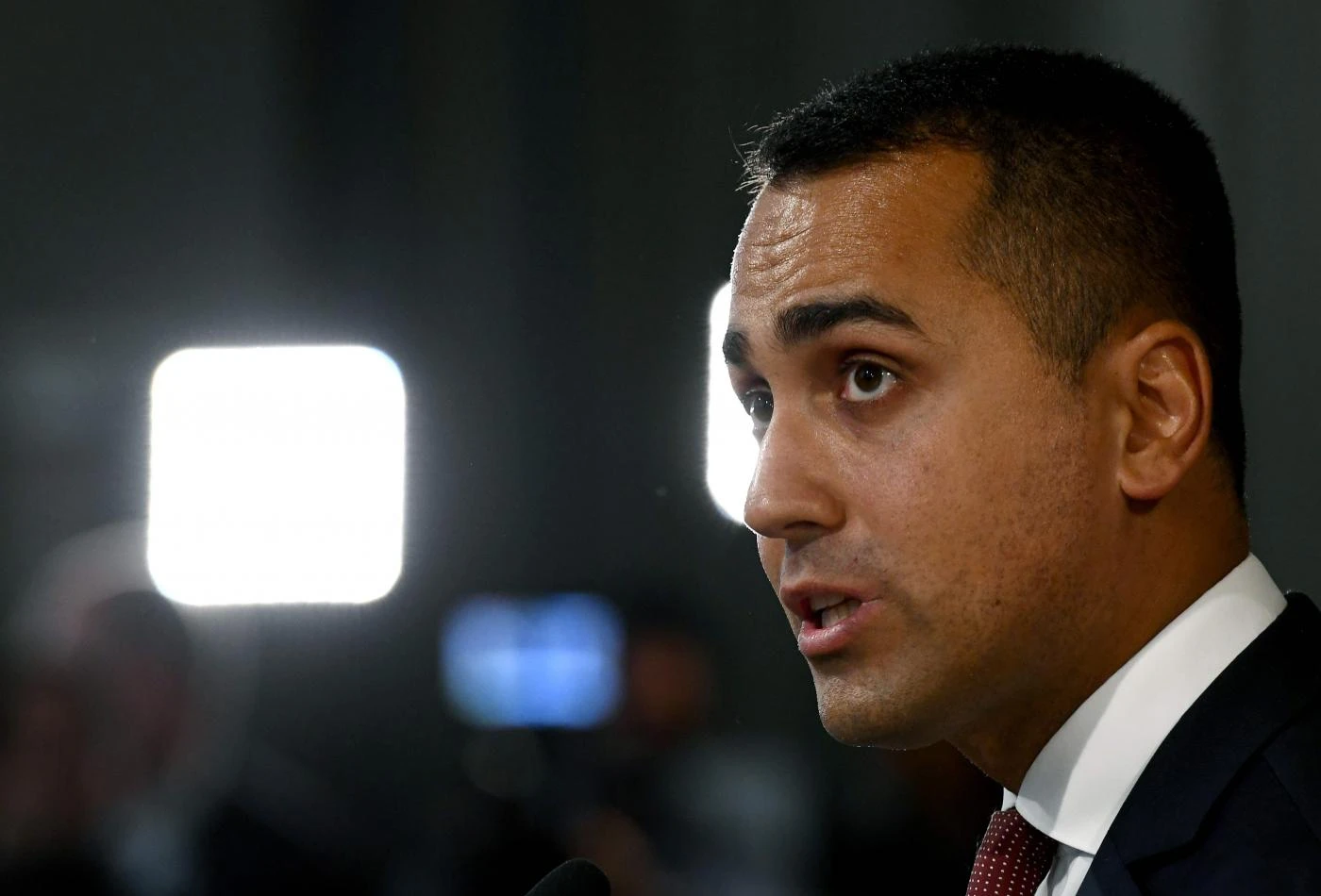 Luigi Di Maio umiliato dal confessore don Giuseppe: "Deve dimostrare che a lui la poltrona non interessa"