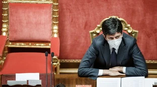 Covid, "pronta la nuova circolare": incubo infinito, cosa lascia Speranza