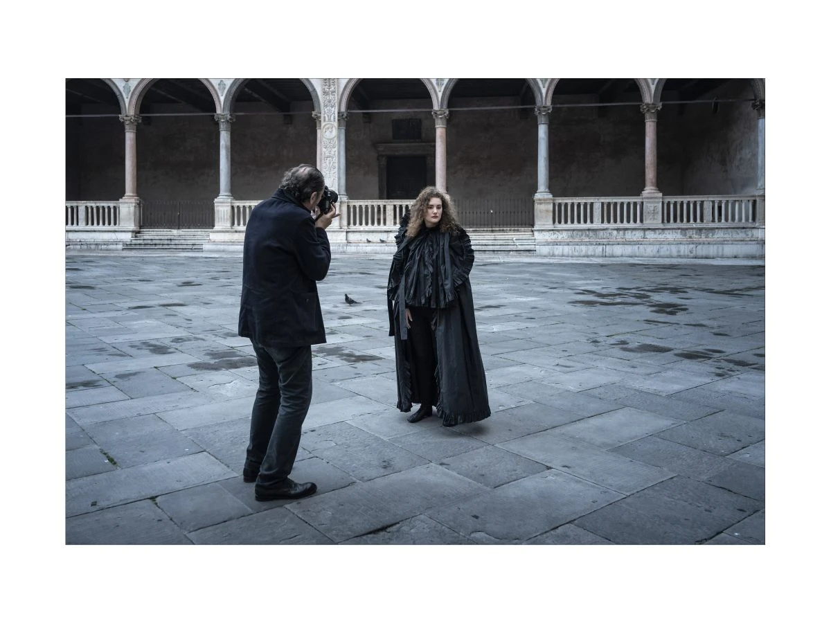 "CERCANDO GIULIETTA", IL CALENDARIO PIRELLI SVELA IL BACKSTAGE