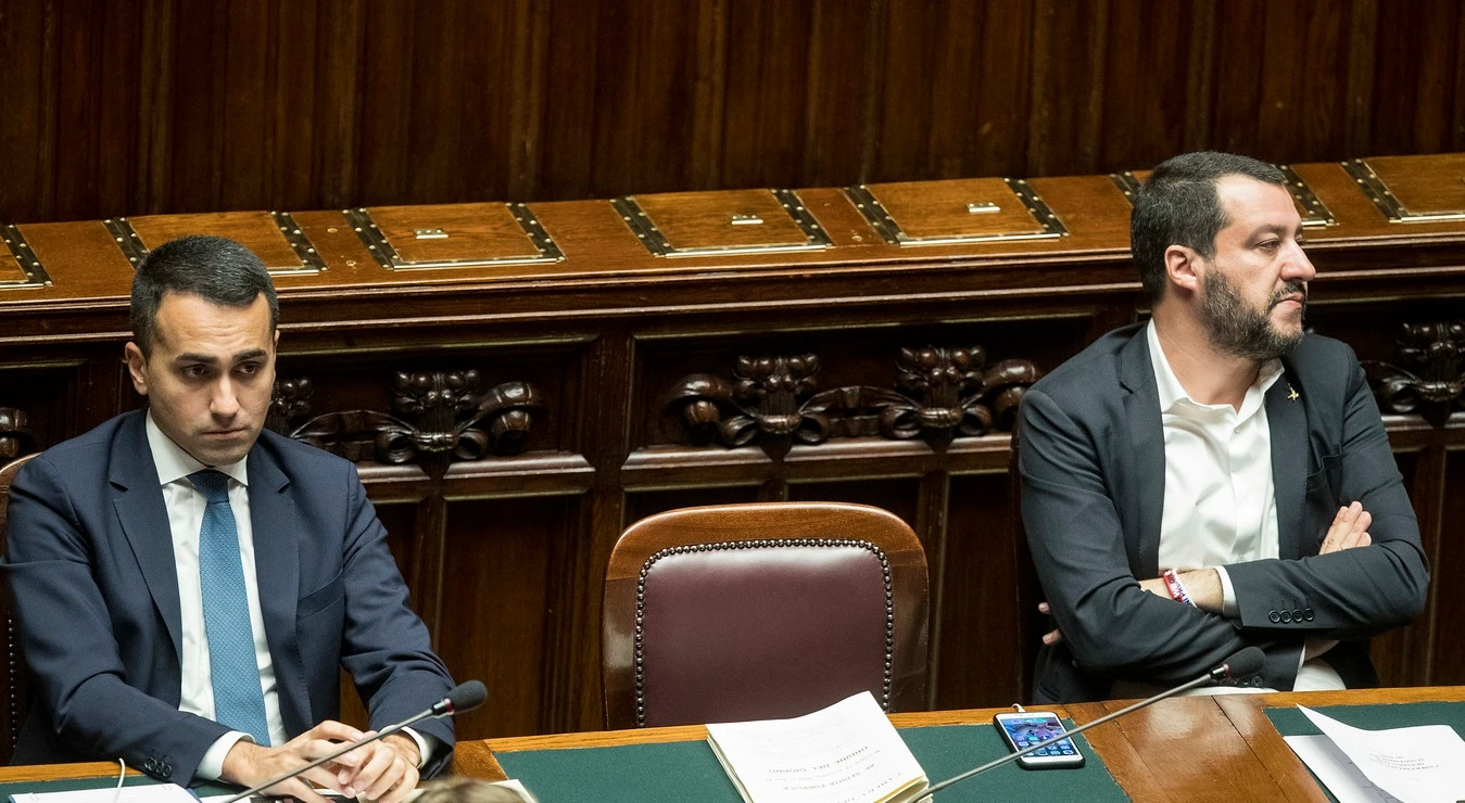 Giuseppe Conte, gesto estremo sulla manovra. Segnale: Matteo Salvini e Luigi Di Maio, governo agli sgoccioli