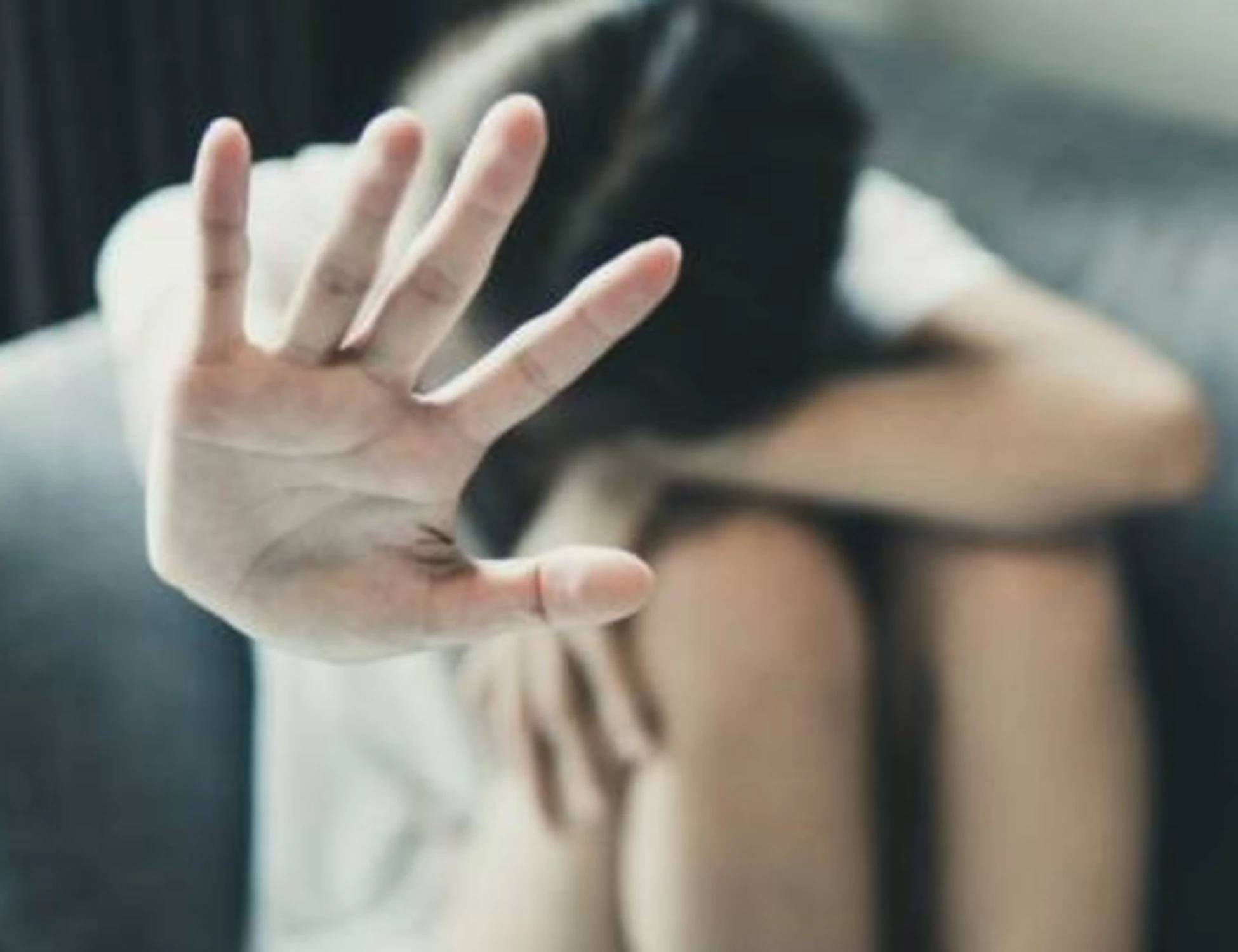 Biella, violentata in casa davanti al figlio di quattro anni: chi è l'orco