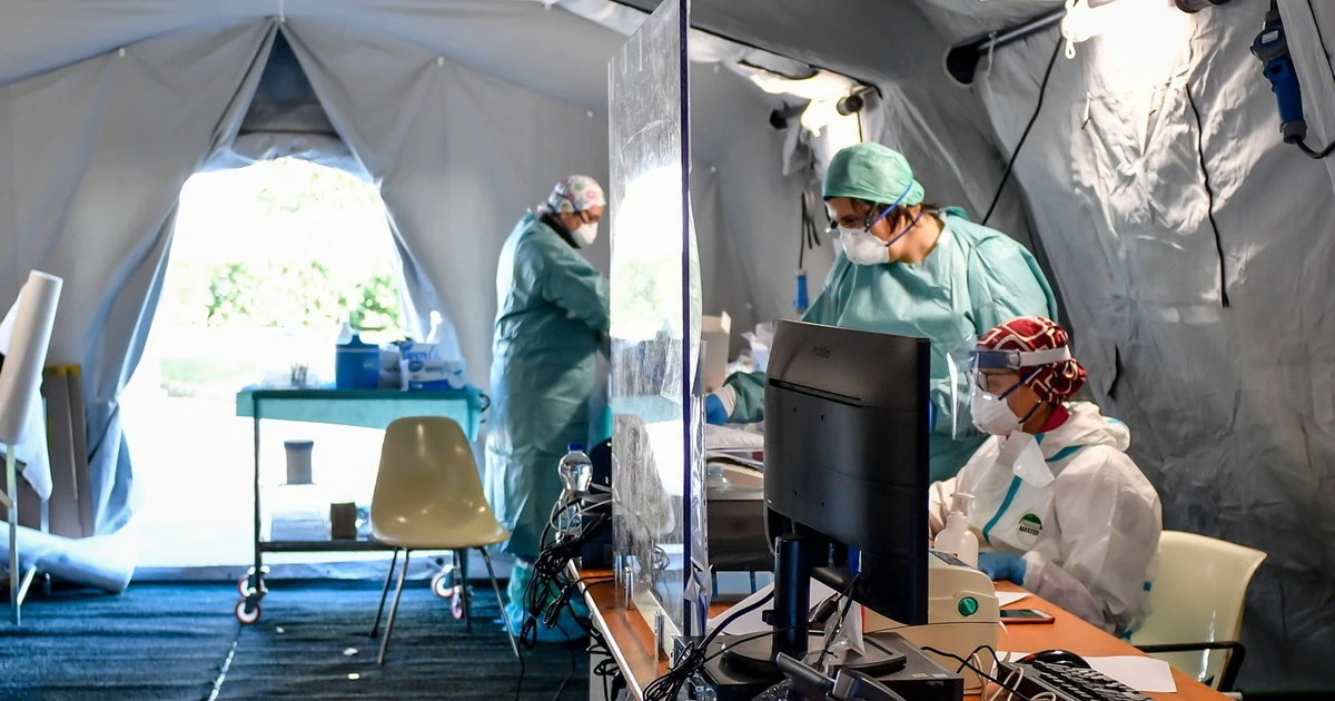 Coronavirus, l'allarme del medico: "L'età media si sta abbassando"