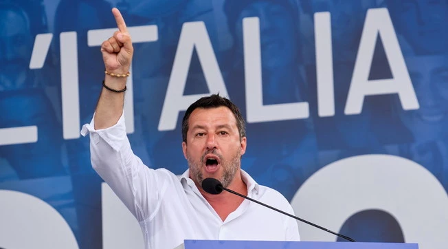 Matteo Salvini contro il M5s: "Ridicoli e bugiardi. Ponte Morandi e concessione ai Benetton, colpa mia?"