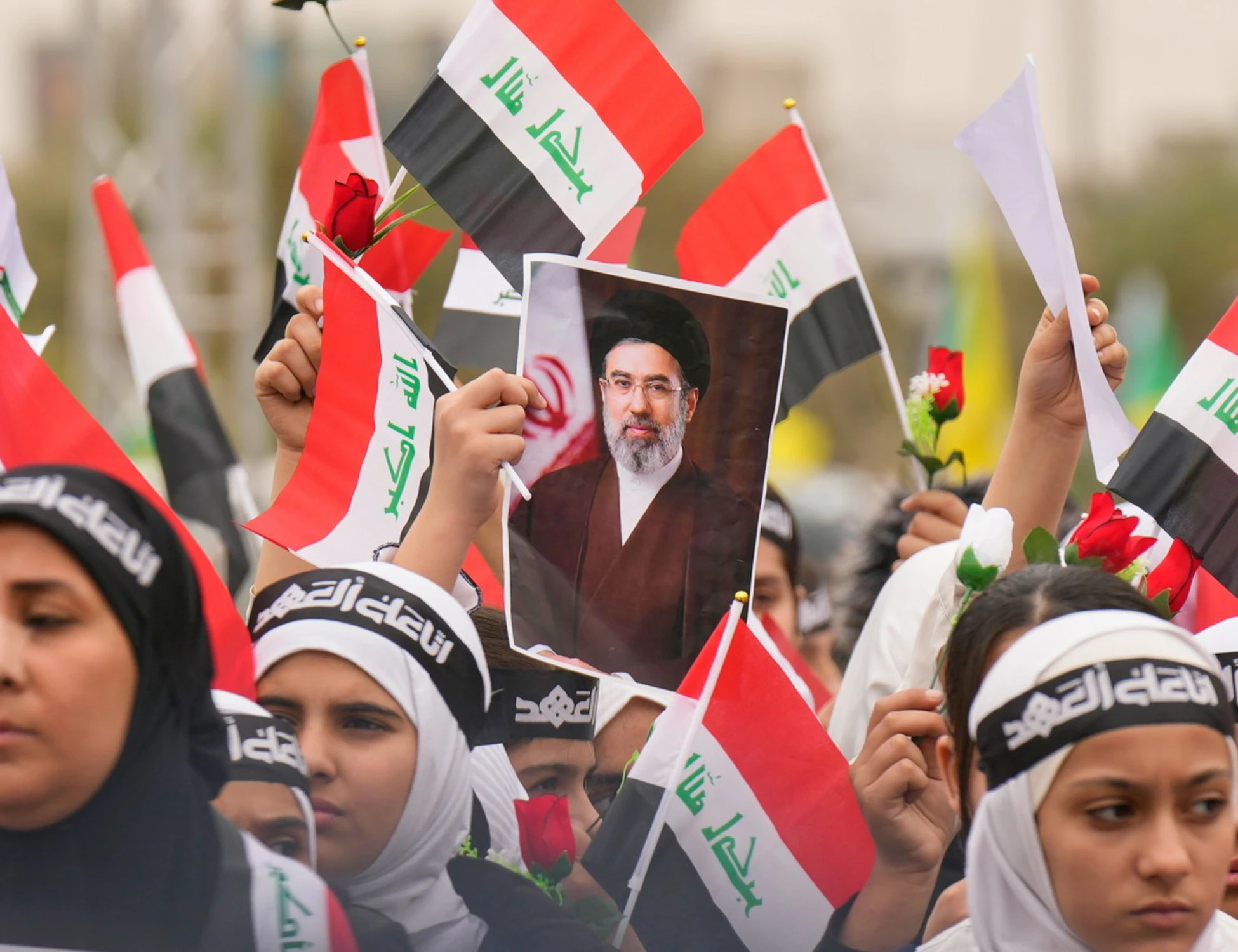 Iran, clamoroso: ecco in che paese si trovano le figlie degli ayatollah