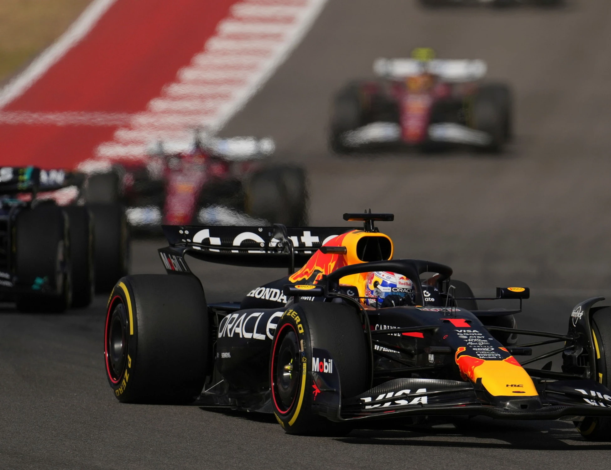 Verstappen vince la sprint race: incidente per Piastri e Norris