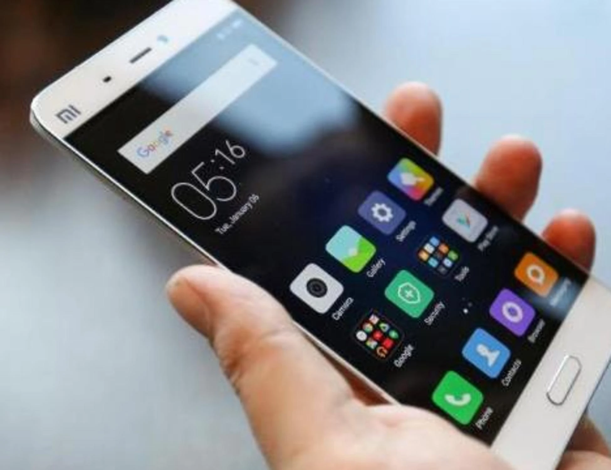 Chat e mail di lavoro, occhio a cosa scrivi: come ti licenziano