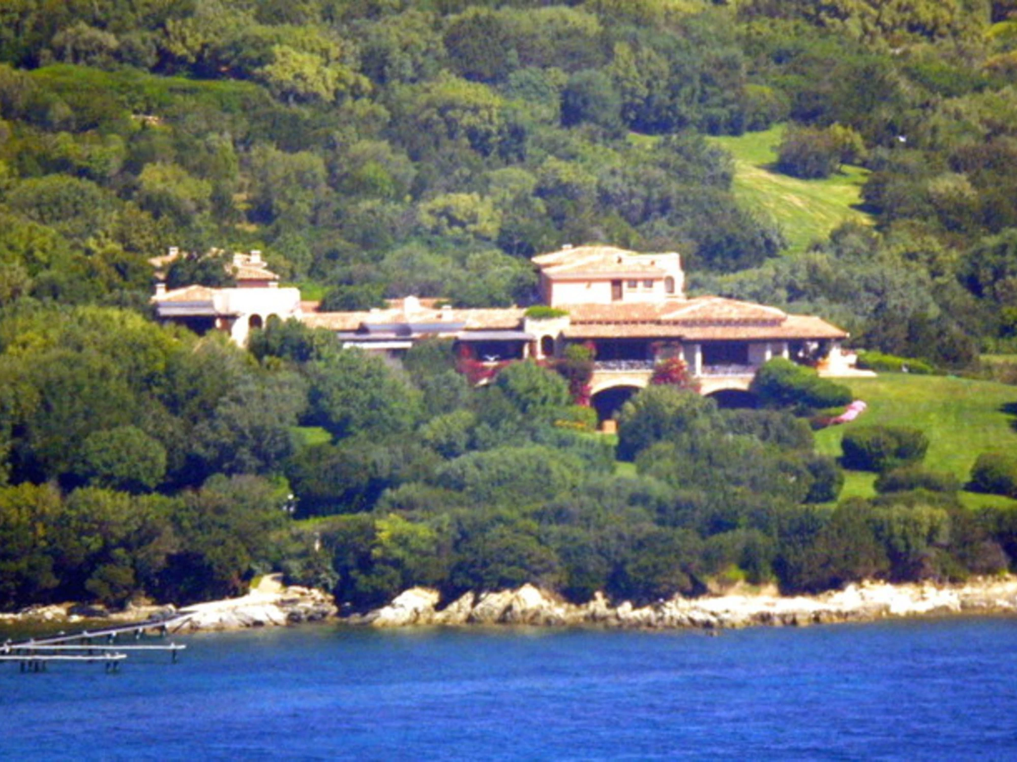 Villa Certosa allo sceicco Al Thani: la fine di un'era, i dettagli sull'affare dei Berlusconi