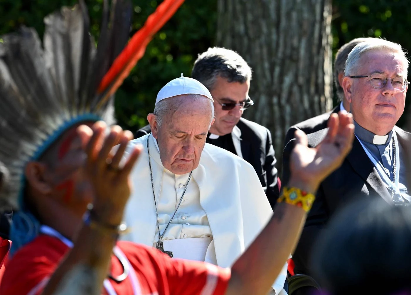 Vaticano, Papa Francesco e i dettami di Ratzinger: "Bisogna occuparsi di ecologia e giustizia sociale"