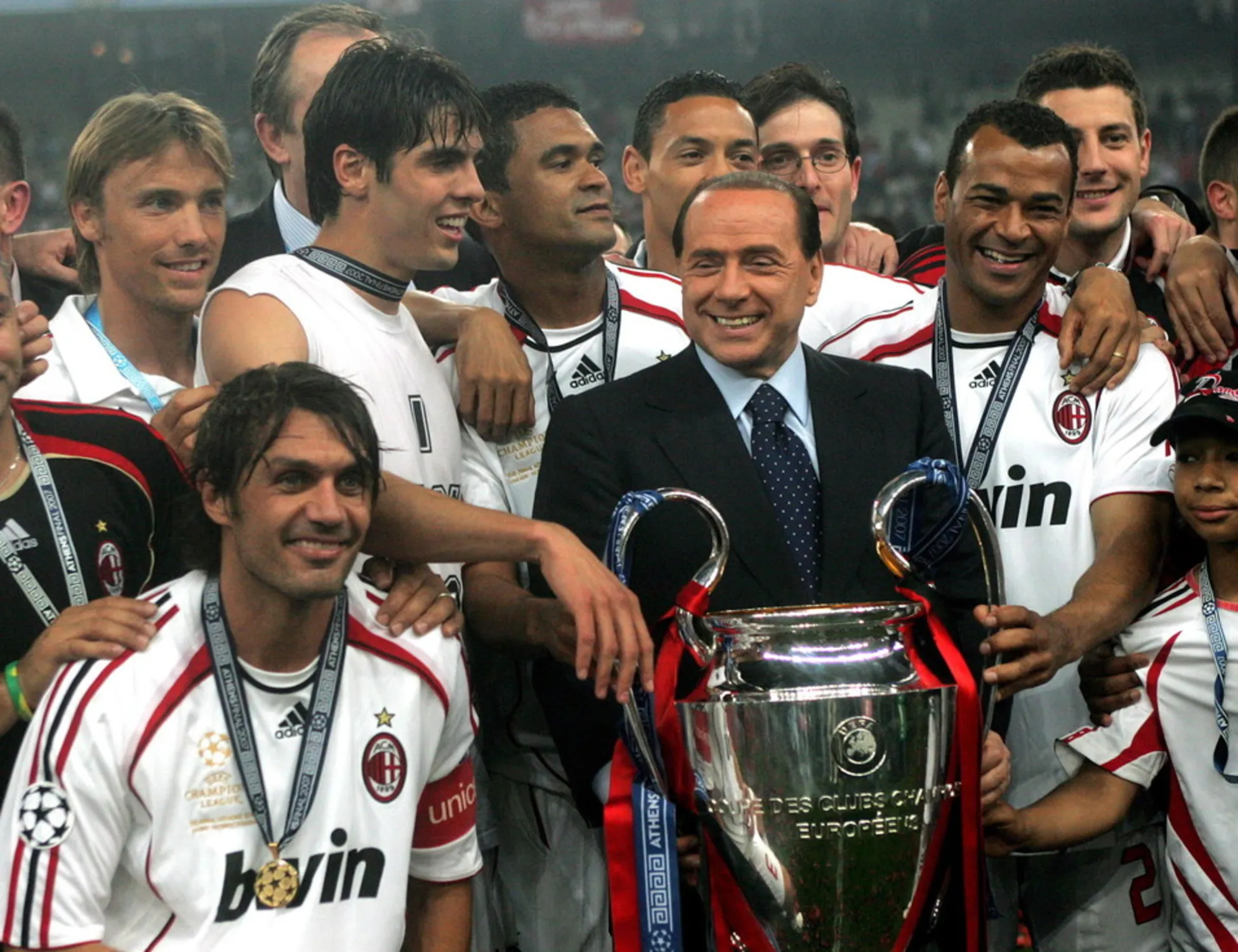 Leggi l'articolo: Milan, inimmagginabile sfregio nel giorno della morte di Berlusconi