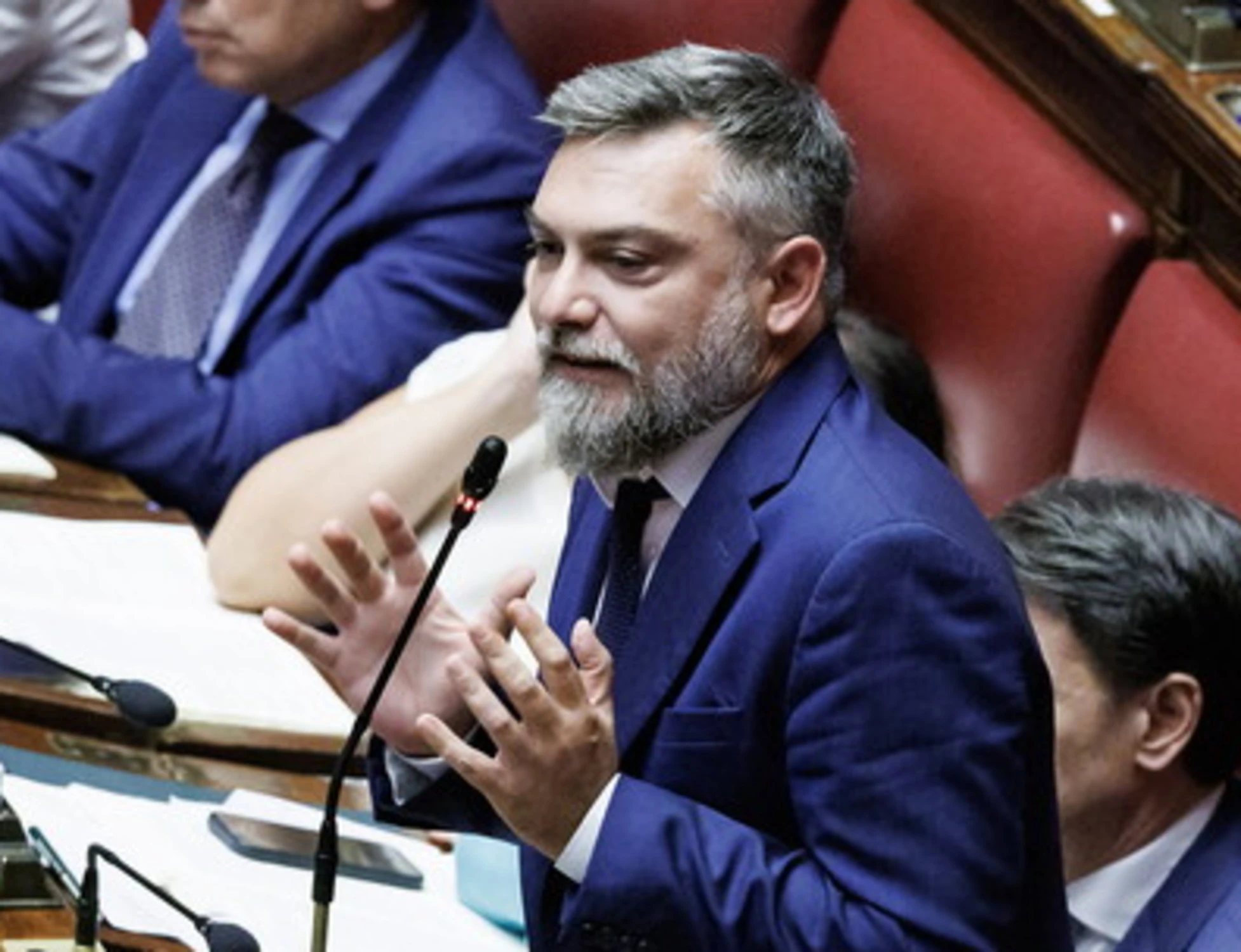 Nazionale, i "Pirloni" del campo largo: coltellate tra Pd e M5s