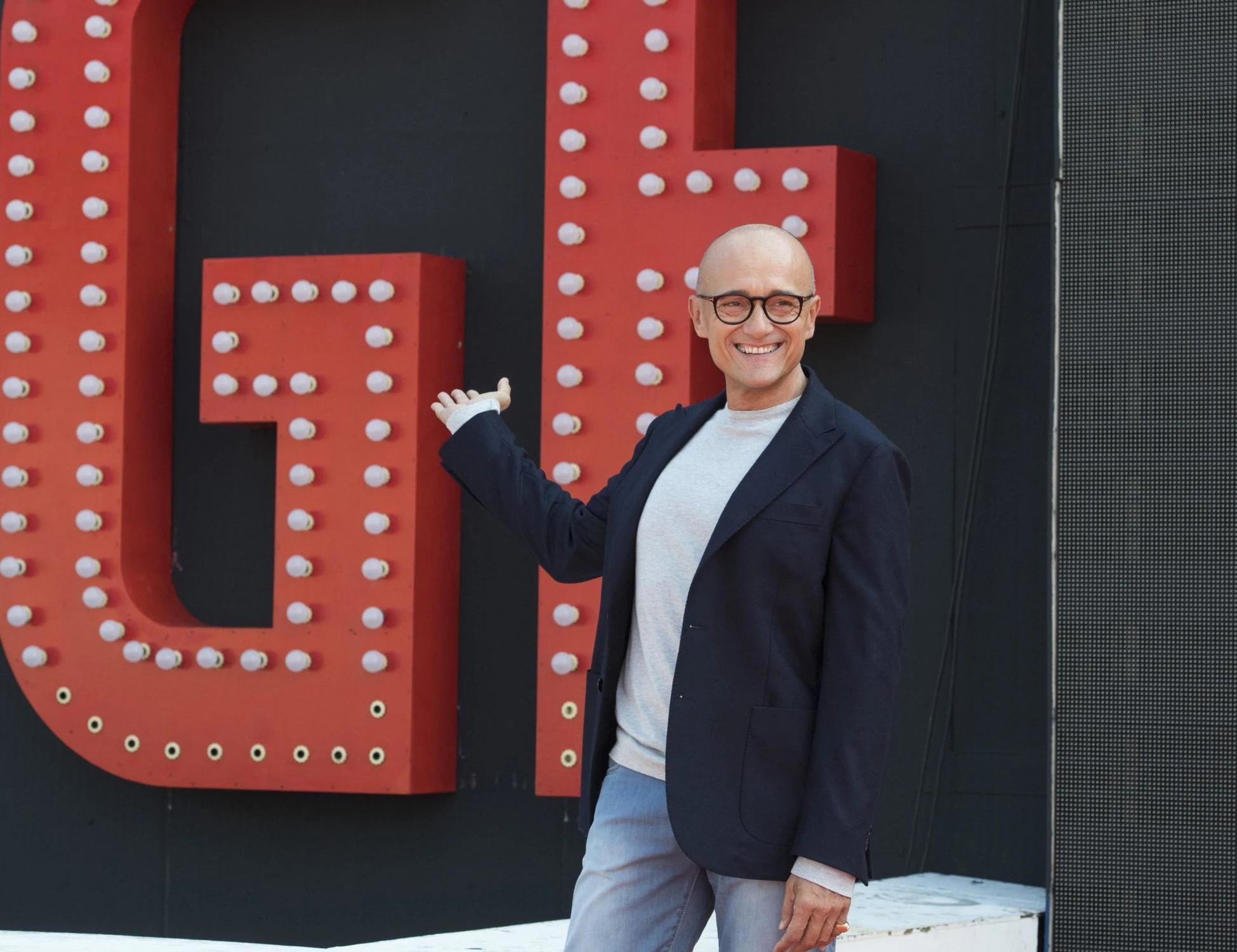 Alfonso Signorini indagato per violenza sessuale ed estorsione