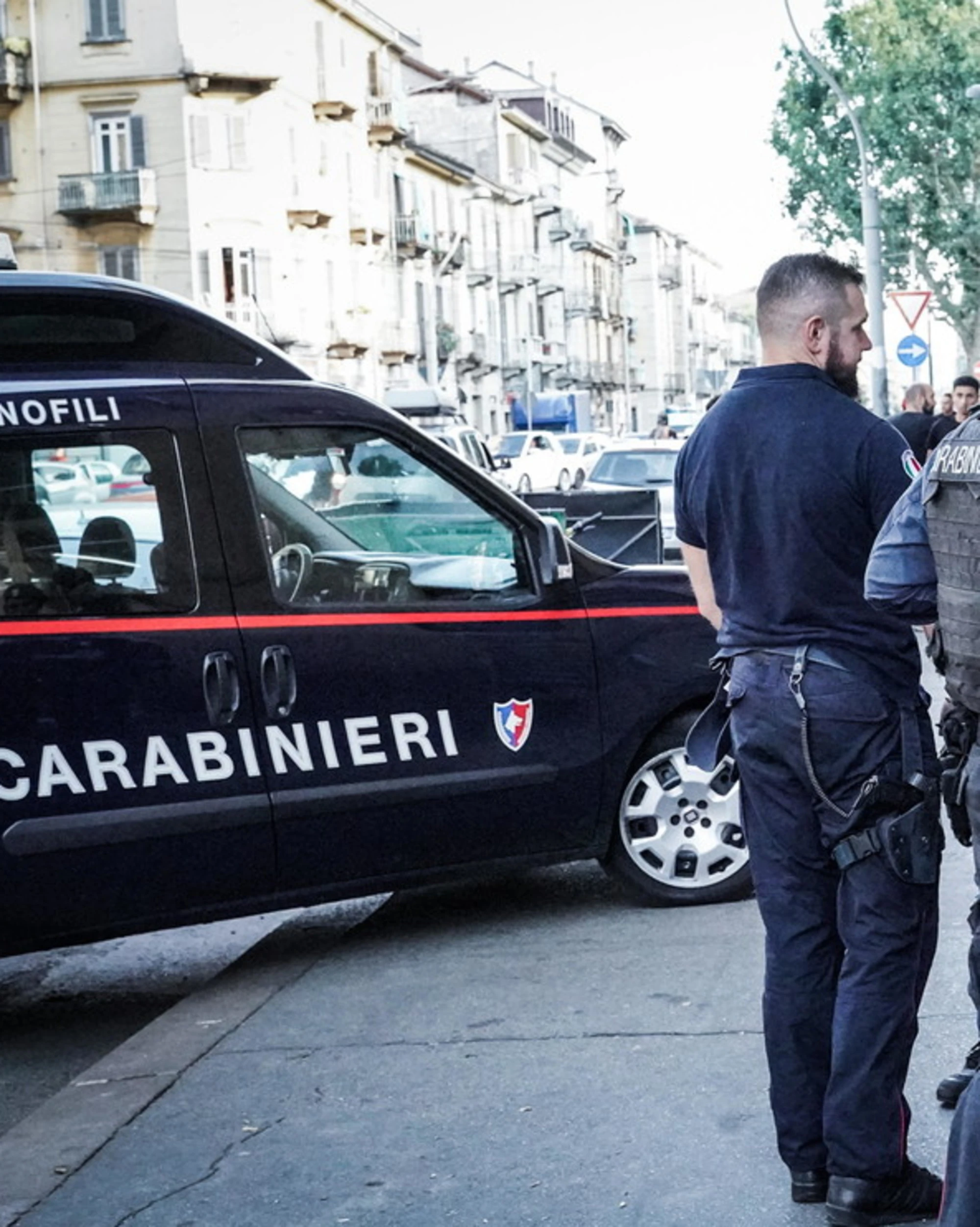 Torino, tenta di uccidere un uomo con una bottiglia: arrestato