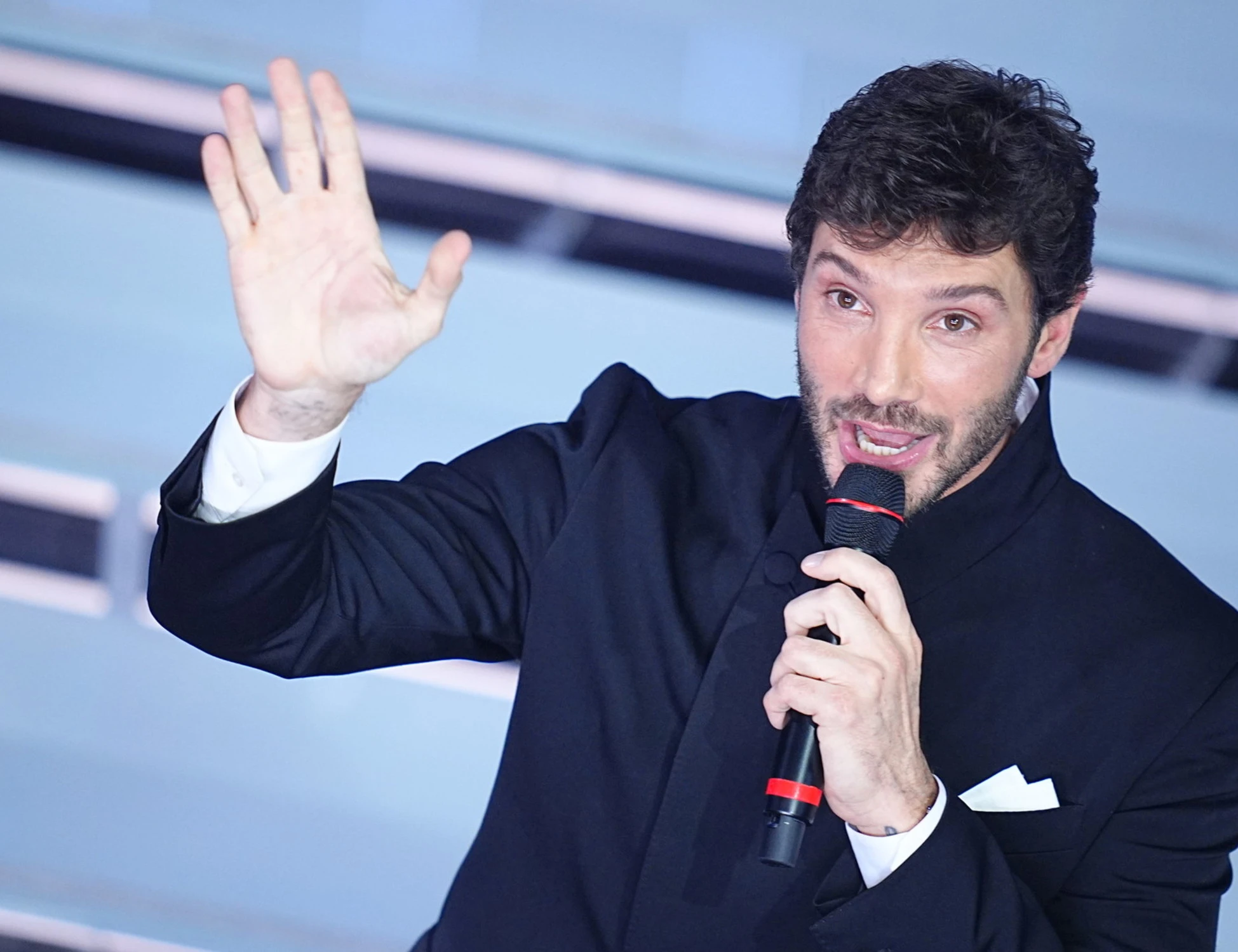 Sanremo 2026, il sospetto su Stefano De Martino: "Rendere le cose più facili"