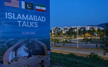 Iran, Guerra nel golfo, la diretta. Pechino: "Irresponsabile il blocco di Hormuz". Media: "Possibile ripresa dei colloqui"