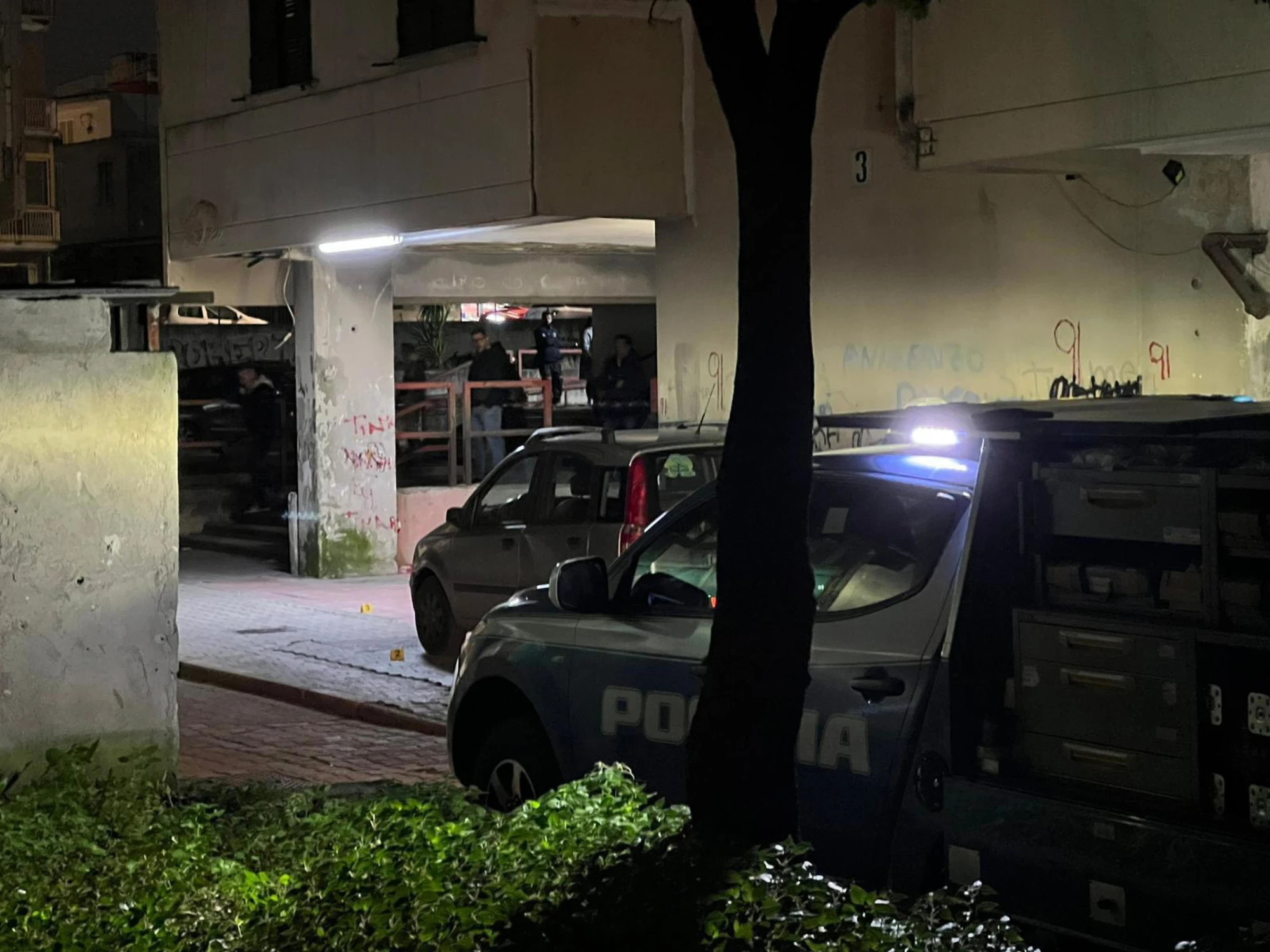 Roma, nigeriano massacra di botte la moglie per un taglio di capelli e pidocchi