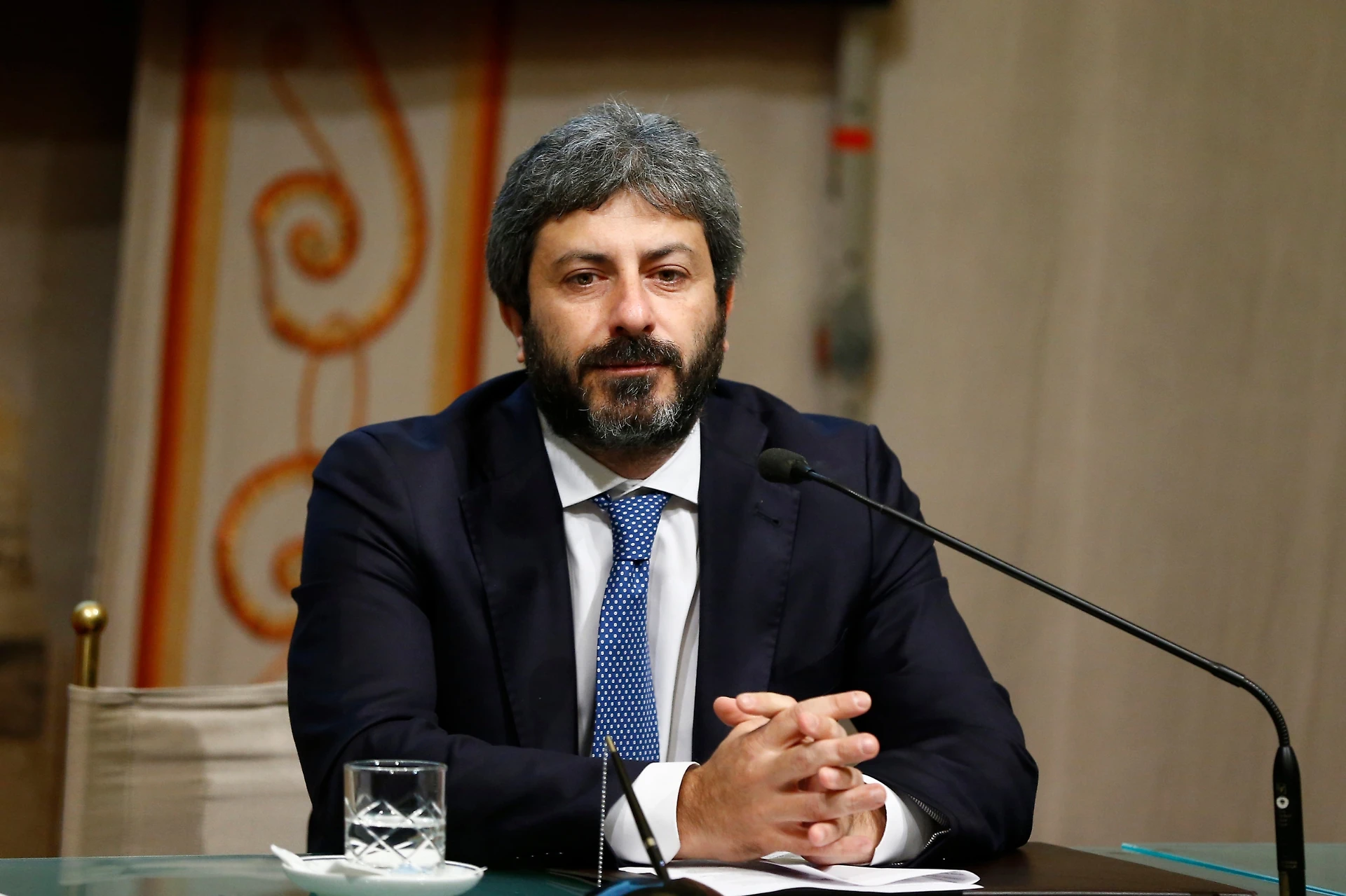 Manovra, Roberto Fico in missione a Bruxelles: sarà il "mediatore" con Jean Claude Juncker e Pierre Moscovici