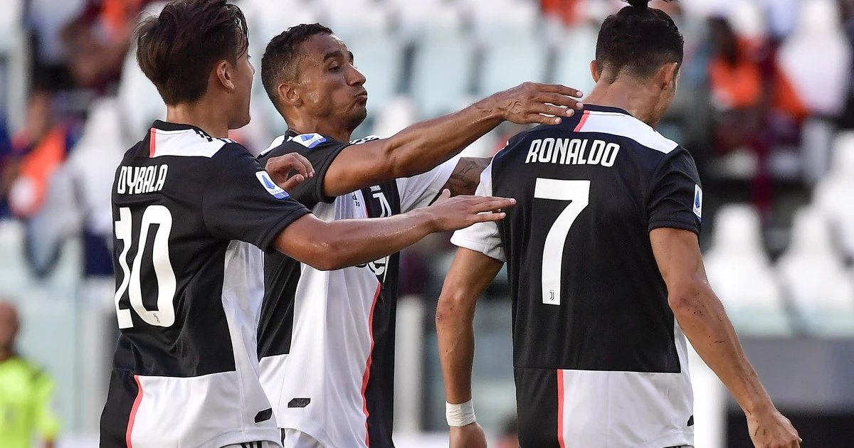 Serie A, Dybala e Ronaldo regalano il derby alla Juventus. Nel poker al Torino c'è anche Cuadrado