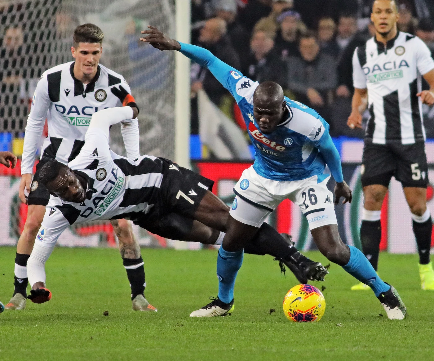 Napoli ancora nel pantano, soltanto 1-1 con l'Udinese: Zielinski-gol salva Ancelotti