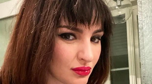 Arisa, "guai a chi fiata": eccola con la parrucca, le ragioni della scelta