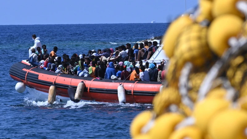 Lampedusa, si ribaltano due barchini di migranti: oltre 20 morti