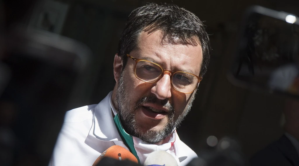 Matteo Salvini, scazzo con il Pd: "Orban dalla nostra parte", "Faccia uno squillo all'amico"