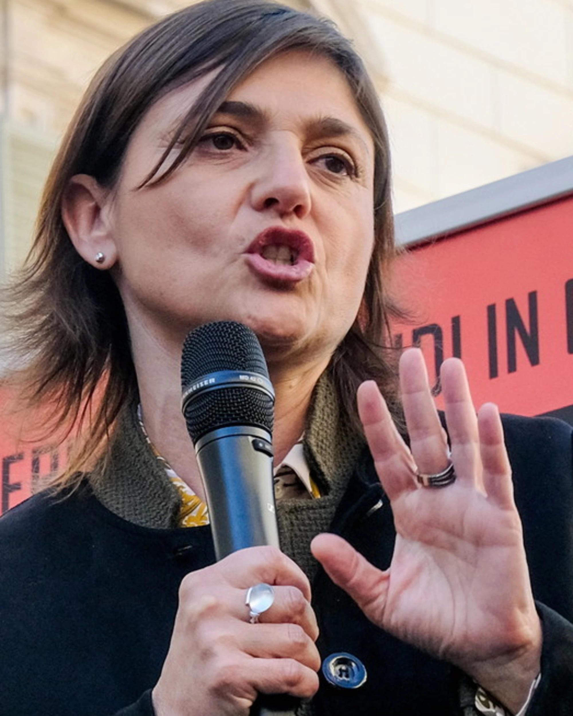 Debora Serracchiani denuncia: "Dopo il video di Prodi insulti violenti e pesantissimi"