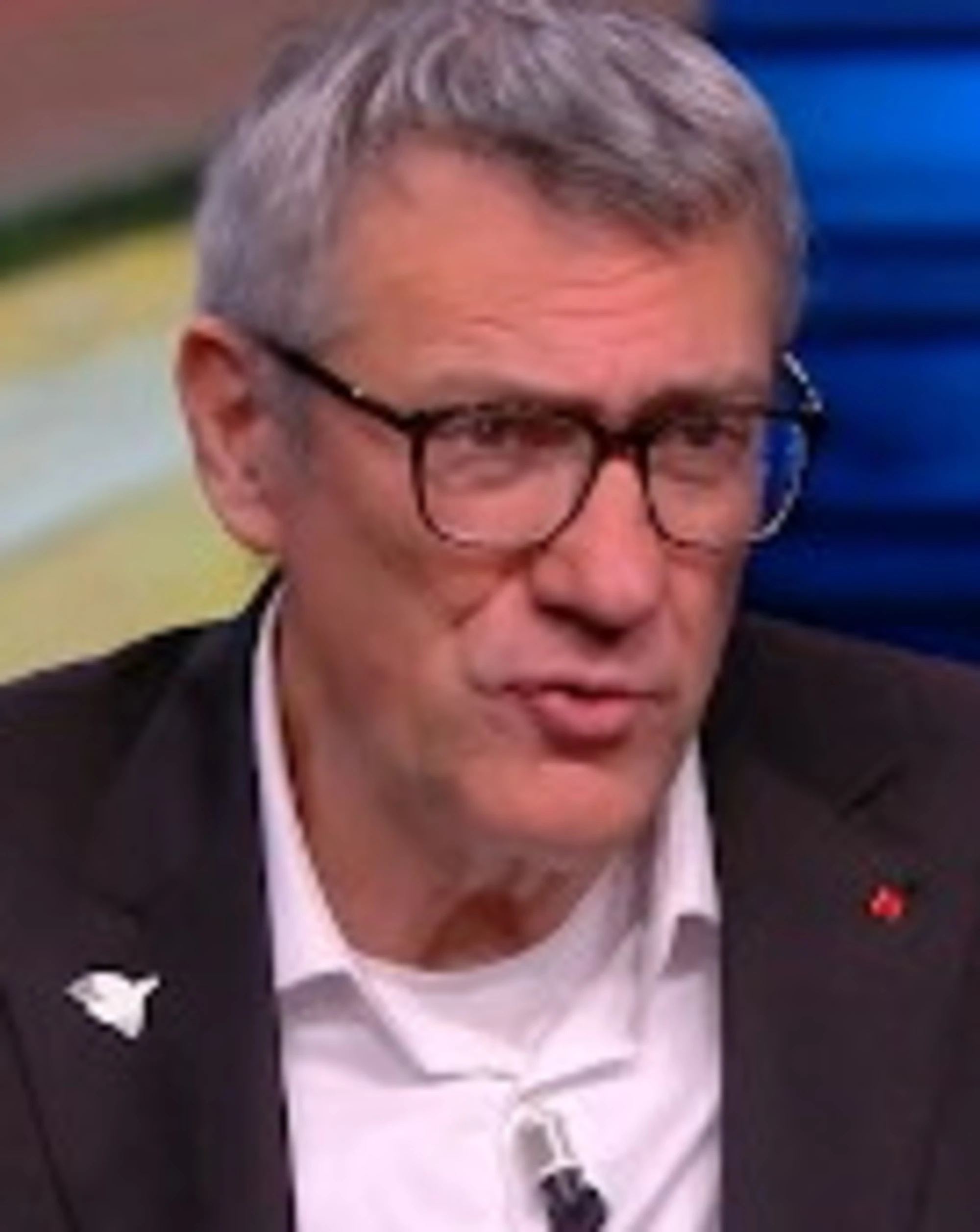 FdI irride il "cortigiano" Maurizio Landini: "Hai dato un'occhiata ai prossimi ponti?"