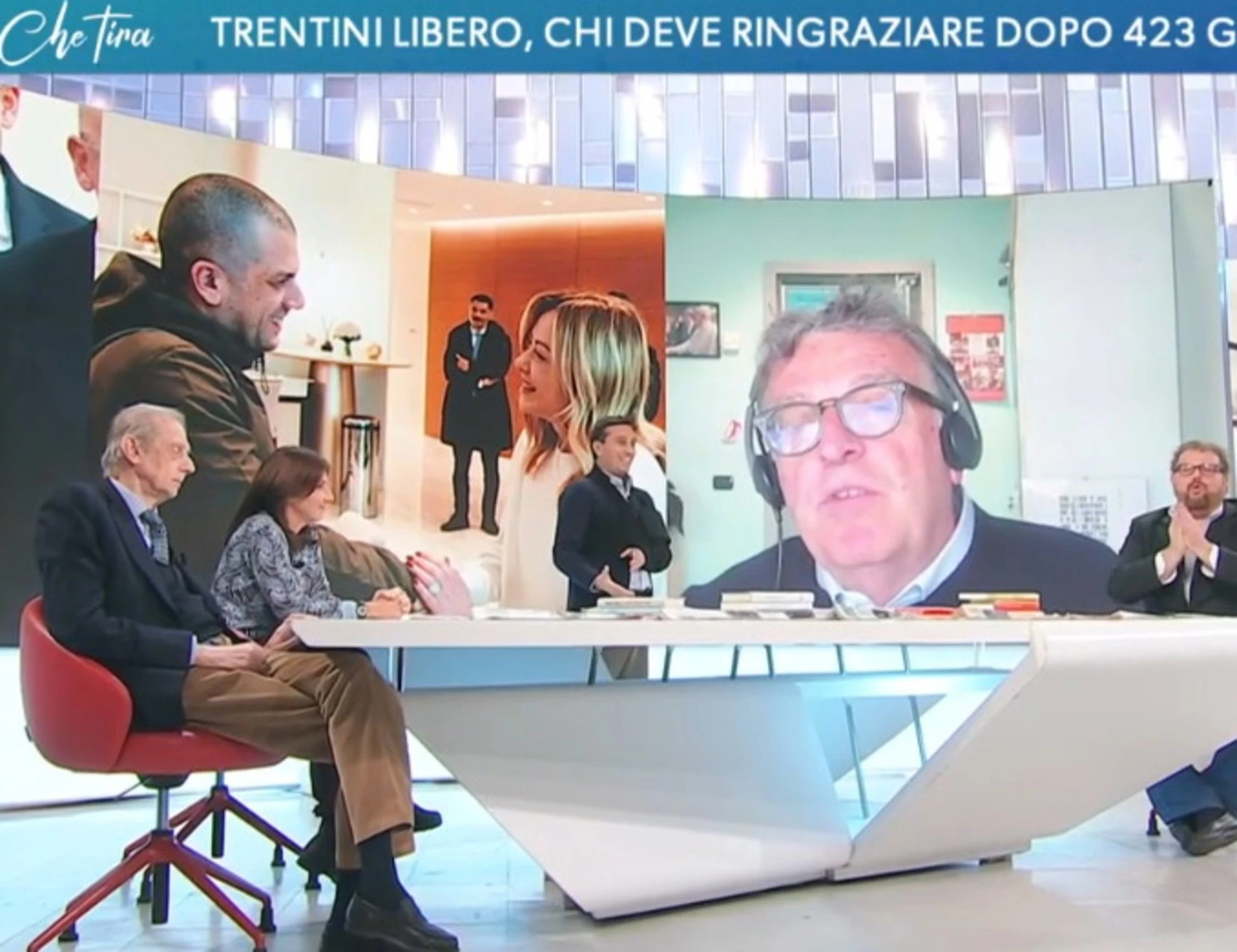 L'aria che tira, Crespi contro Mattei: "Ca*** di sostanze prendi? Vergogna!"