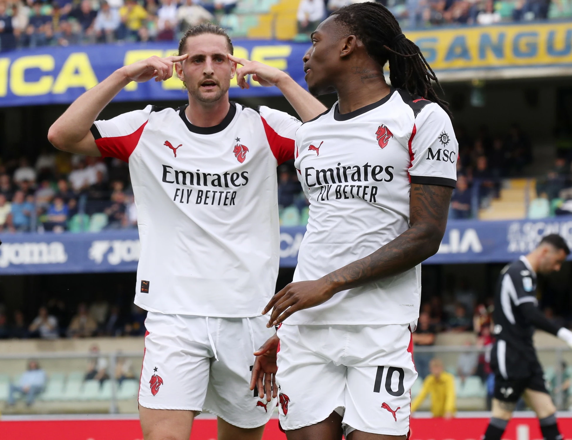 Milan, Rabiot e il solito corto muso stendono il Verona: allungo Champions