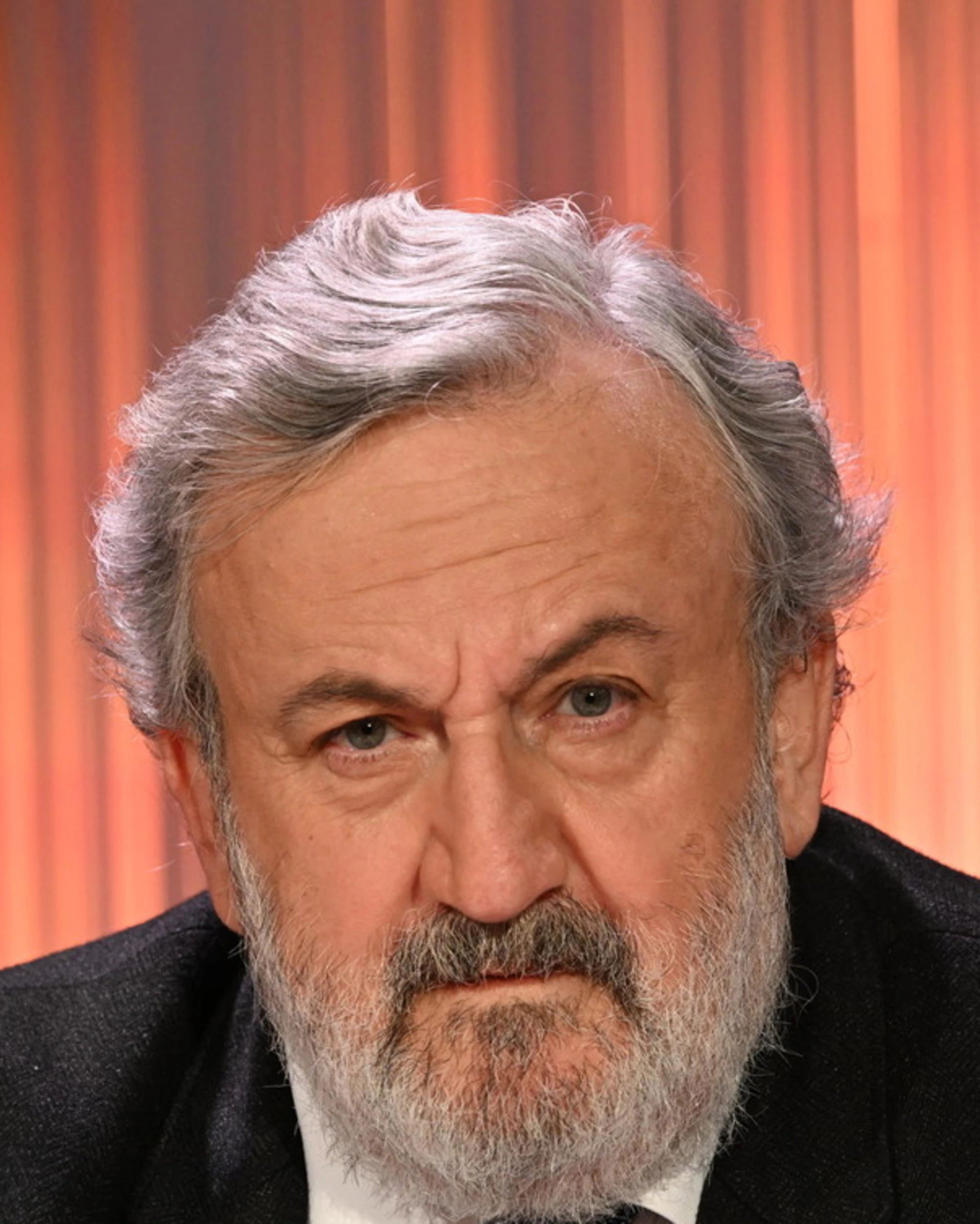 Michele Emiliano si autonomina nel Consiglio del Petruzzelli. Gasparri: "Una farsa"
