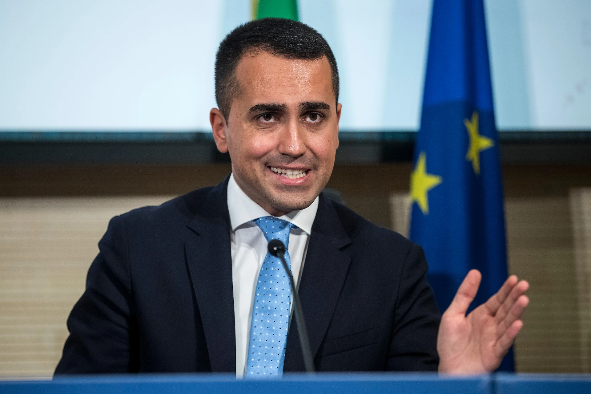 Luigi Di Maio, rivolta dei dissidenti: Alessandro Di Battista e Giulia Grillo assenti a Italia 5 Stelle