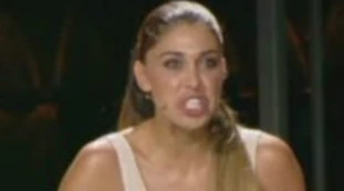 Belen Rodriguez, violentissima lite coi paparazzi: "Ve li rovino tutti", la brutale minaccia"