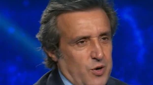 Flavio Insinna a L'Eredità, la disfatta del nuovo campione alla Ghigliottina: "Ti sto indorando la pillola"