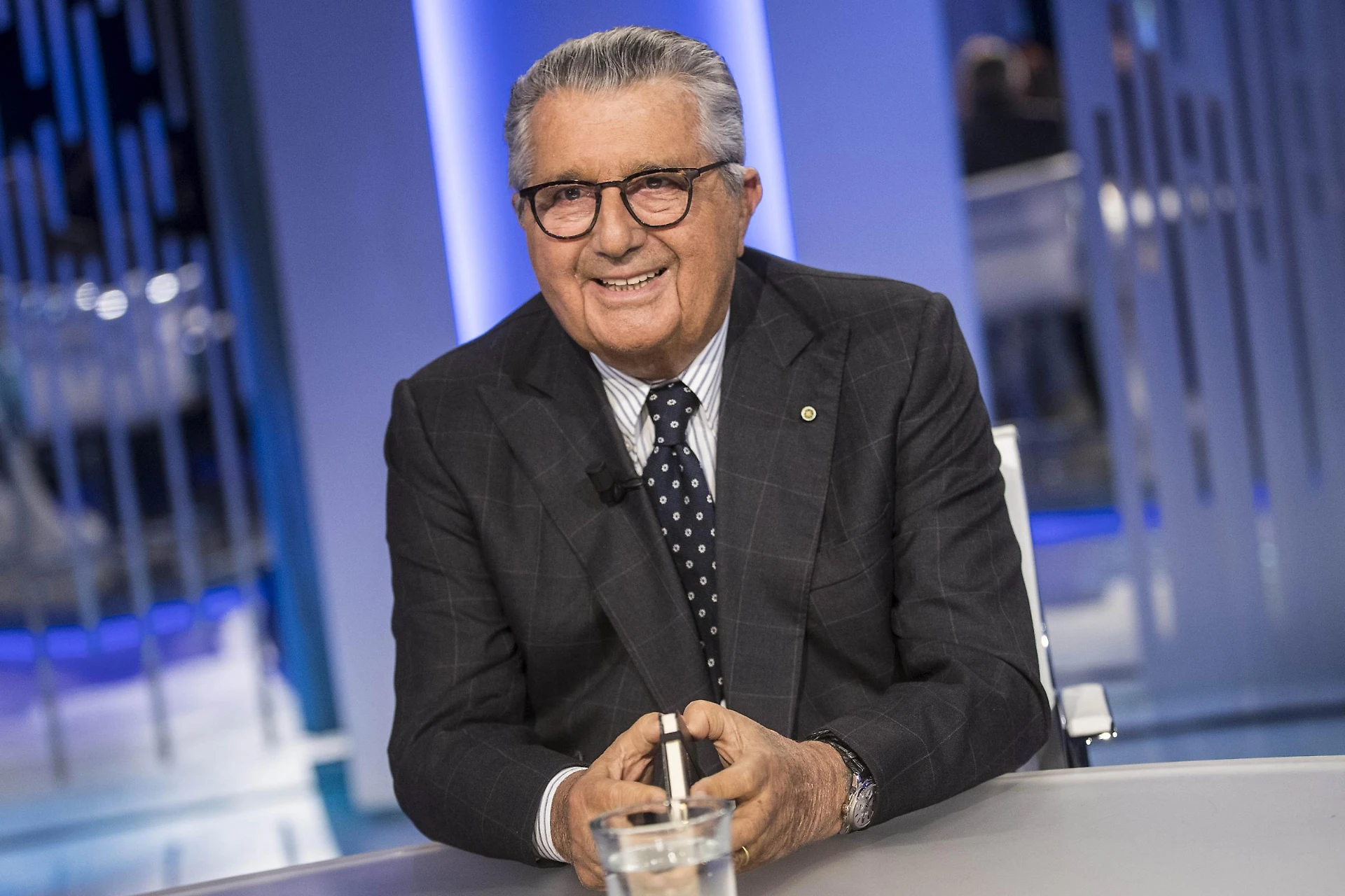 Carlo De Benedetti sputtanato da Scalfari: "Come ha fatto i soldi e cosa si è comprato". Faida a Repubblica