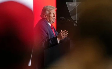 Trump: "Flotta Usa in movimento". L'Iran: "Reazione senza precedenti". Verso l'attacco?