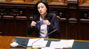 Franco Bechis inchioda Lucia Azzolina: “Scuola e contagi, la ministra sapeva ma ha taciuto". Documento pesantissimo
