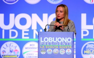 Meloni risponde a Galimberti: "Mi trucco da sola, letture superficiali"