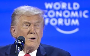Donald Trump a Davos, bordate all'Europa: "Va nella direzione sbagliata". Il rilancio sulla Groenlandia
