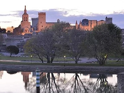 Scritte anti-Islam sui muri di Avignone Arrestato 30enne italiano in Provenza