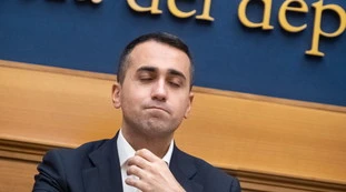 Di Maio a Bruxelles? "Cosa c'entrano Draghi e Gentiloni": lo sfregio alla Meloni