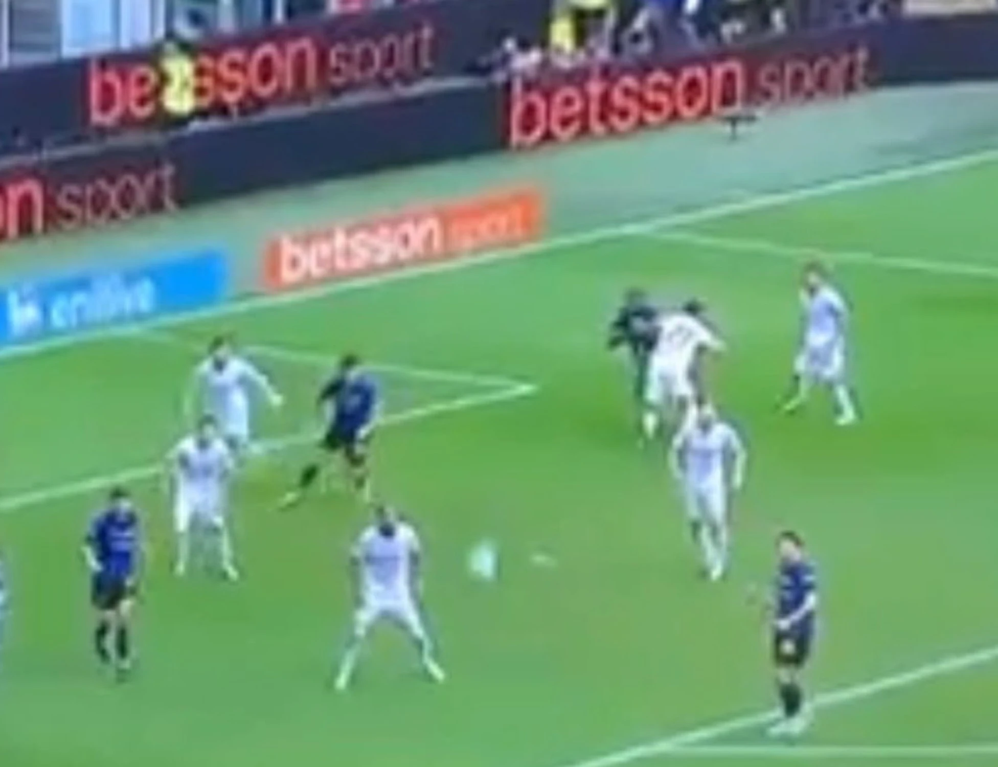 Inter, folle rimonta dopo il 90': Thuram e Zielinski ribaltano la Fiorentina, la follia di Valdepenas