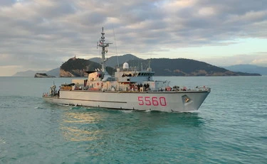 Iran, la giornata. Teheran: "Apertura Hormuz impossibile". E l'Italia invia 4 navi 