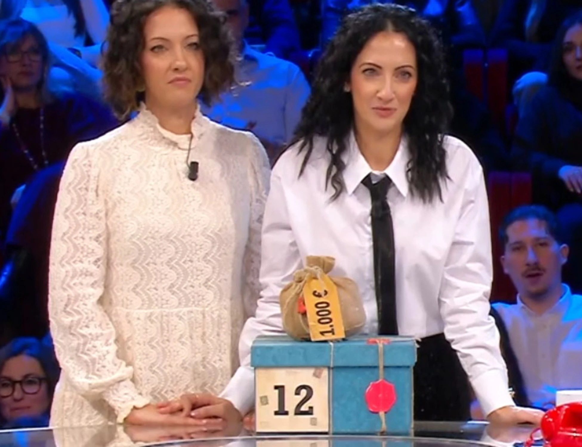 Affari Tuoi, il pesante sospetto sulle gemelle: "Perché l'offerta era bassa"