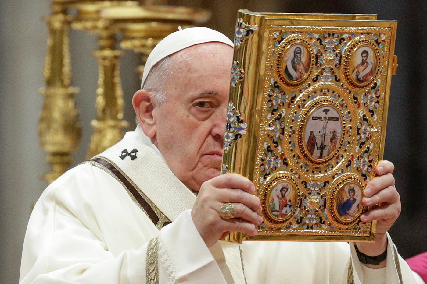 Papa Francesco e lo schiaffo alla fedele, Socci: "Le scuse? Un patetico tentativo di far dimenticare tutto"