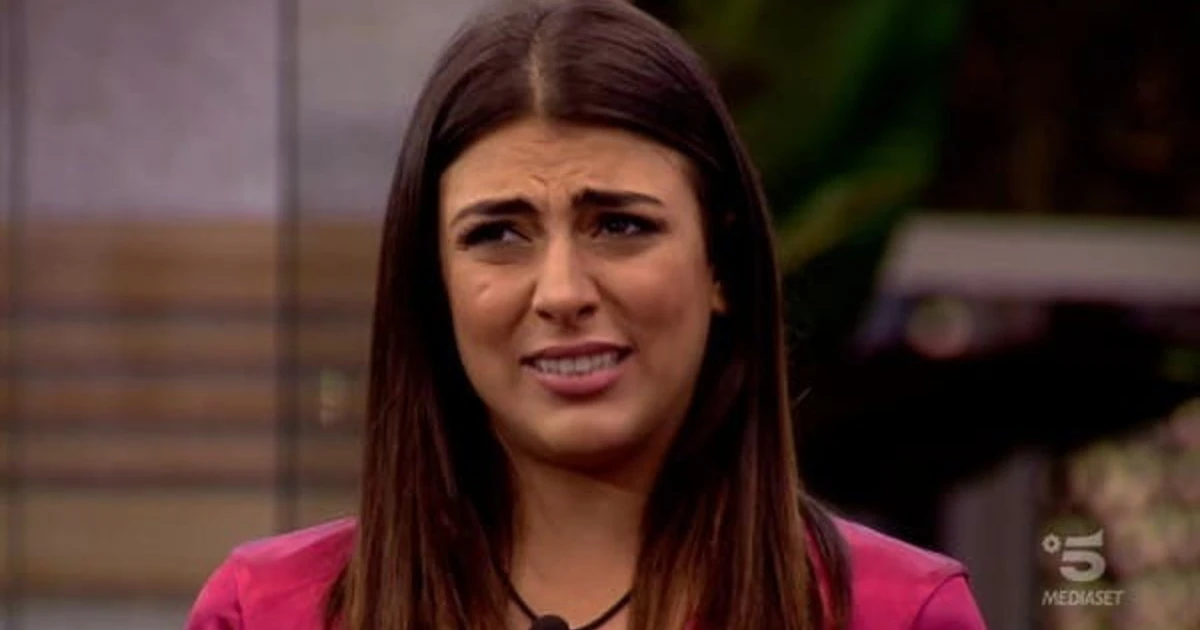 Grande Fratello Vip, "mi ha cac*** addosso": orrore su Giulia Salemi, proprio in pieno volto