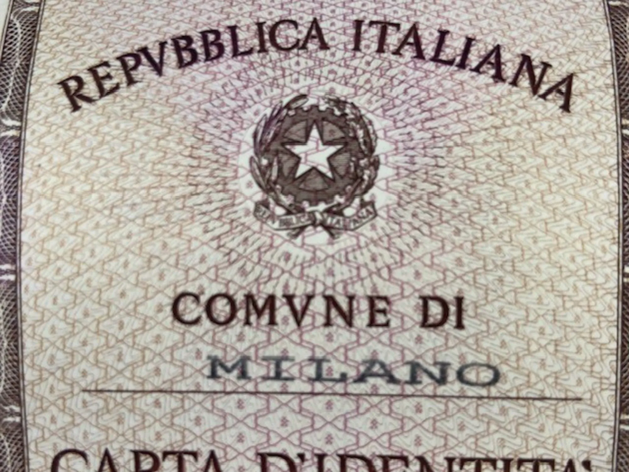 Carta d'identità elettronica, stop ai rinnovi: fino quando sarà valida quella di carta