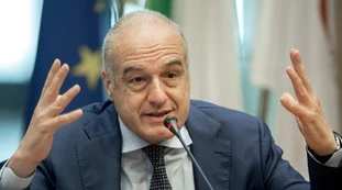 Roma, Enrico Michetti spaventa Virginia Raggi e il Pd: vola nei sondaggi, Giorgia Meloni ci ha visto lungo?